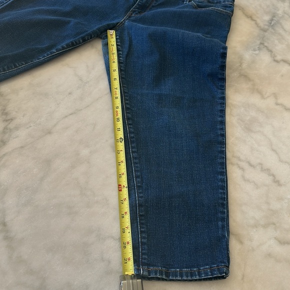 Levi’s Capri Jeans - Picture 6 of 15
